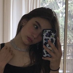 Meet your Posher, Adriana